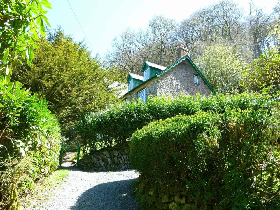 Oaklands: 8 bedroom period house in ancient oak woodland