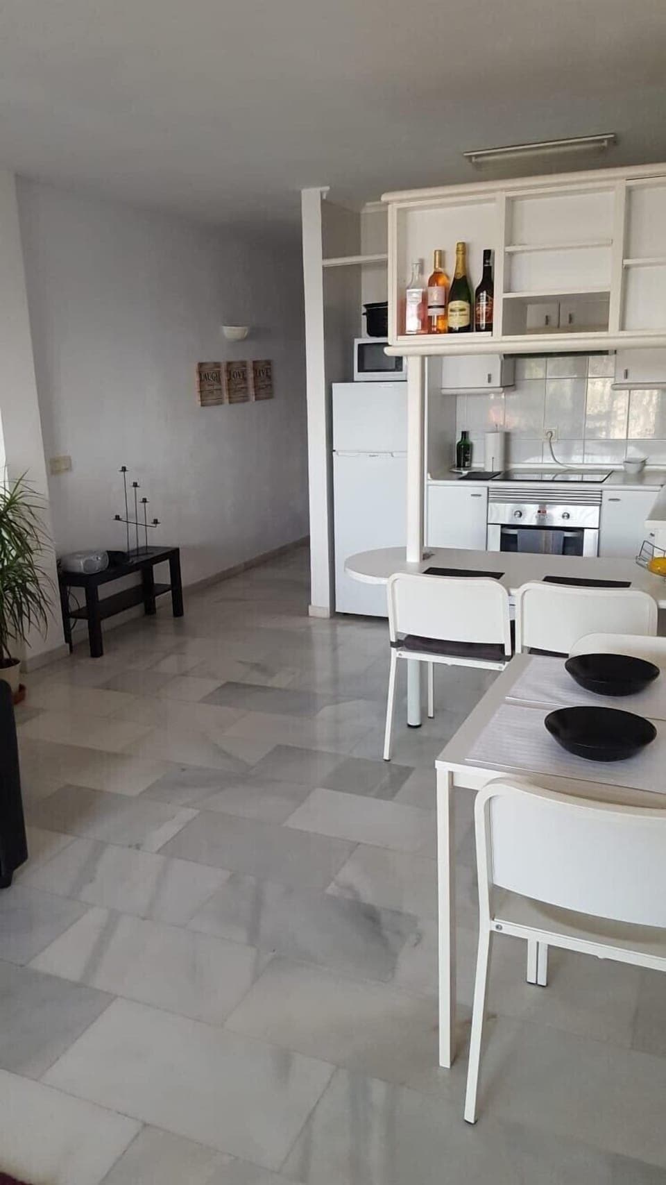 Living room free fast WiFi plus sea/pool views and all Uk 🇬🇧 international tv 📺