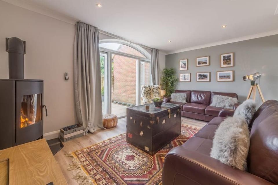 Kipling House, Wells-next-the-Sea: Sitting room with feature wood burning stove
