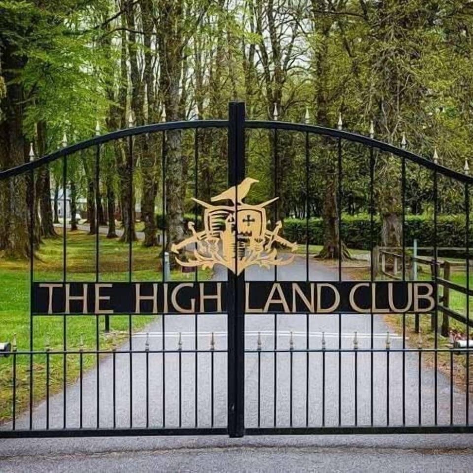 Highland Club Loch Ness entrance