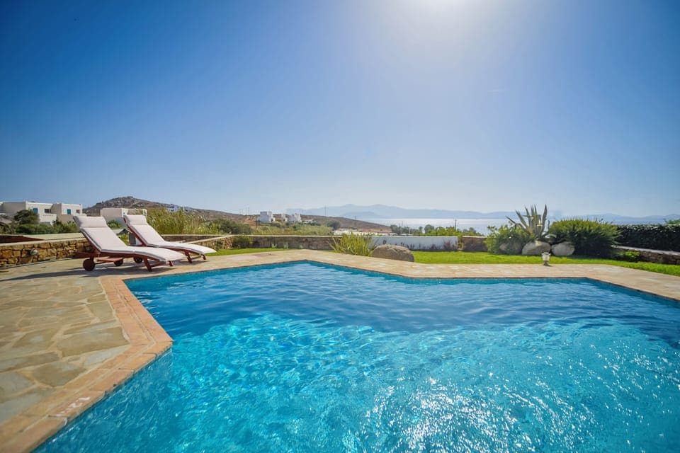 The pool and spectaular views of Paros Island