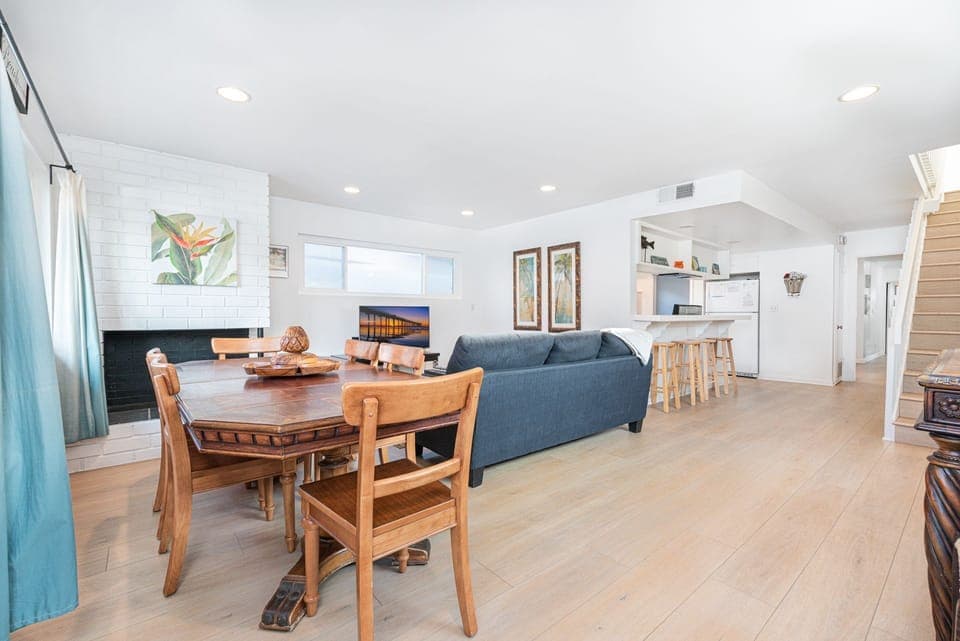 The open floor plan makes group hangouts a breeze.
                