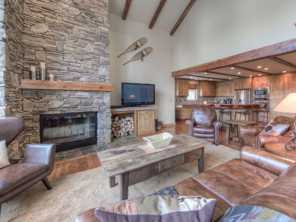 Black Eagle Lodge 25, Living, 2