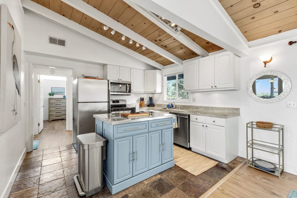 Modern, fully equipped kitchen perfect for home-cooked meals.