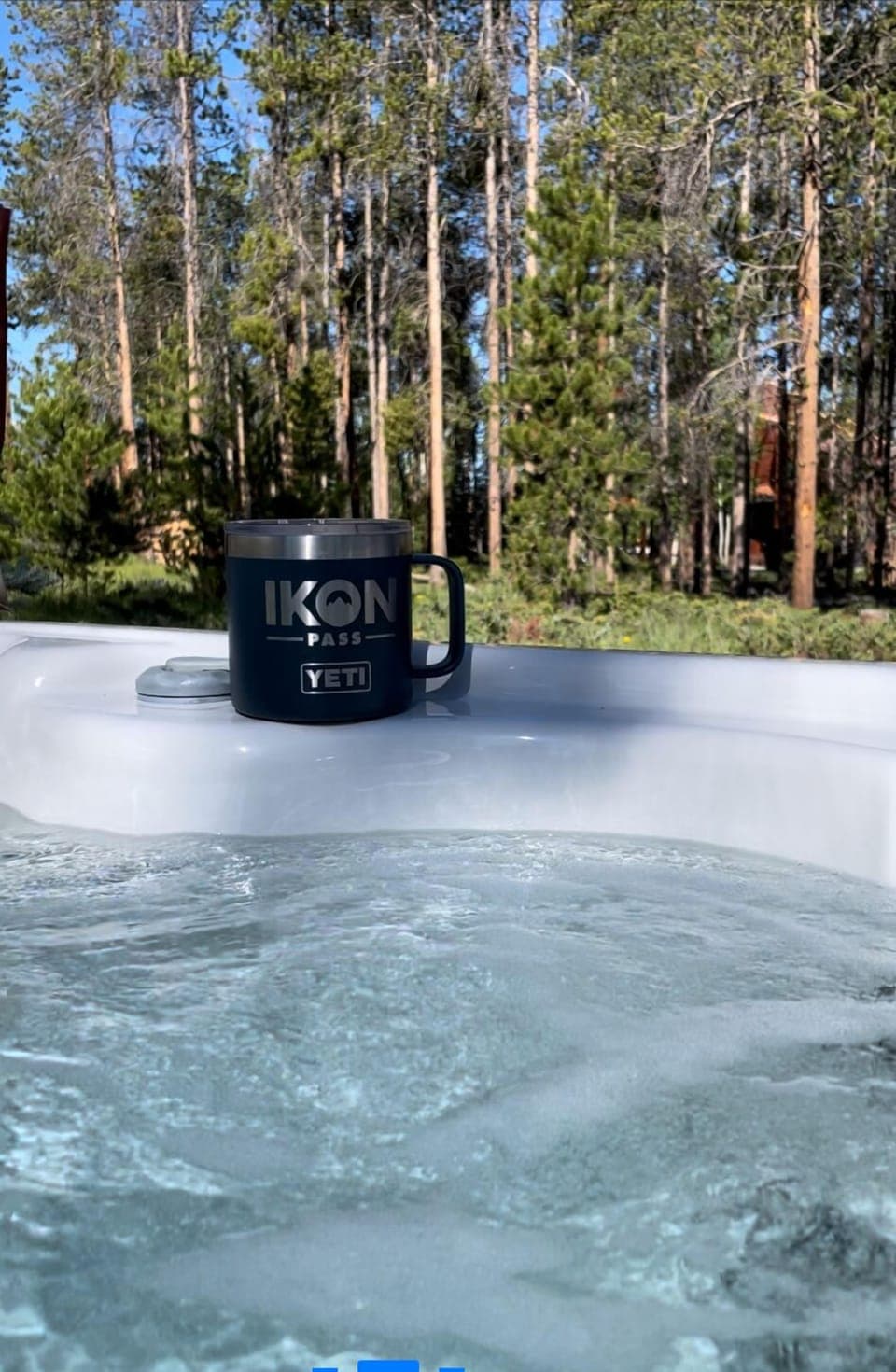 Ikon Pass holders! You can have your morning cup of coffee here ☕️