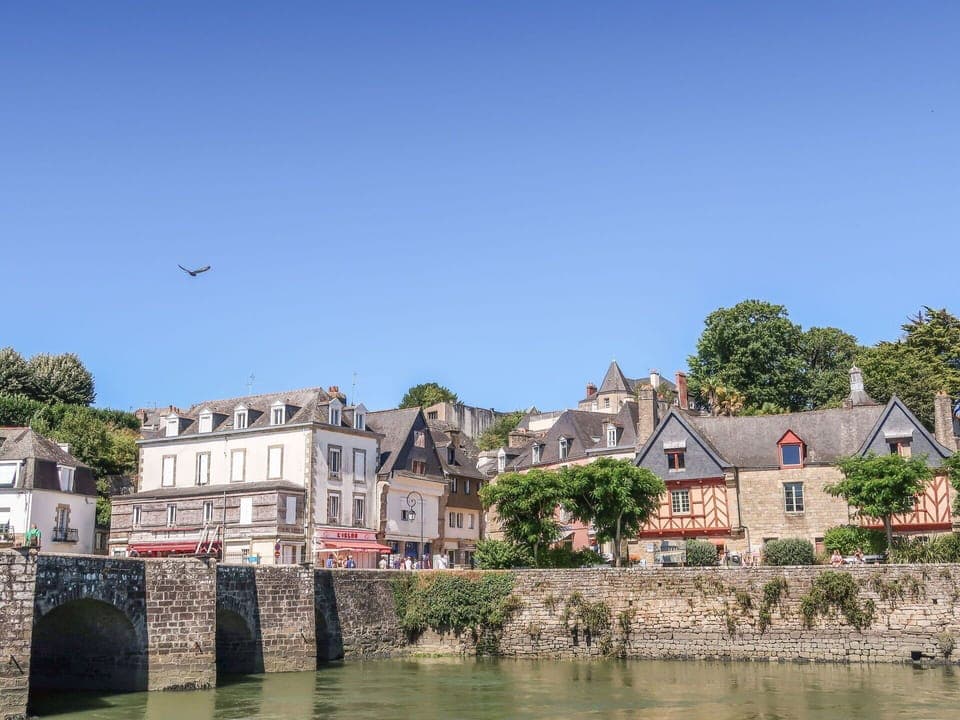 Water, Sky, Building, Plant, Tree, Window, House, Lake, Watercourse, Bank