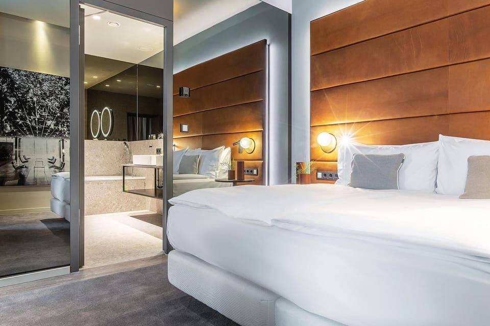 Junior Suite, 1 King Bed | Hypo-allergenic bedding, down comforters, in-room safe, desk