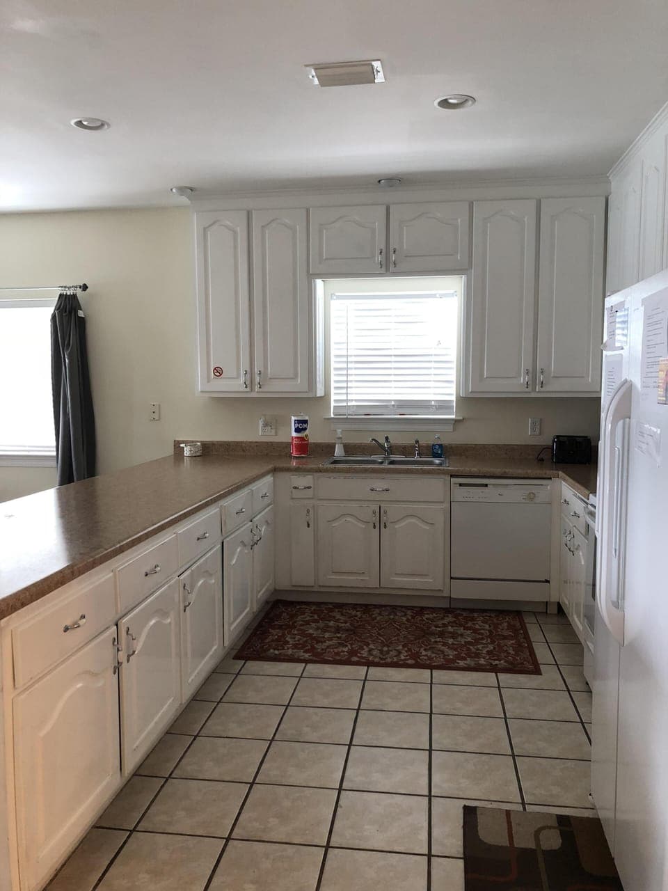 Full kitchen. 