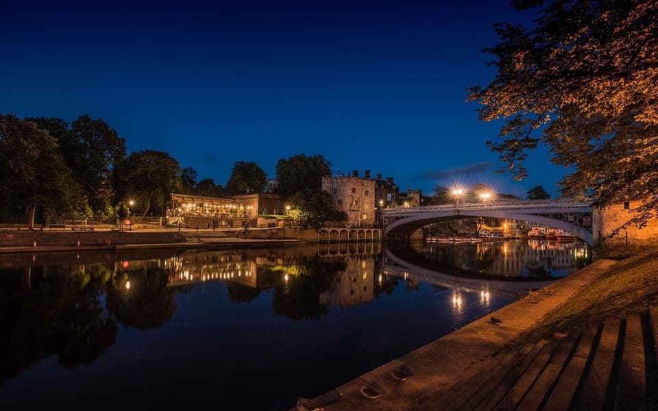 Lendal bridge at night