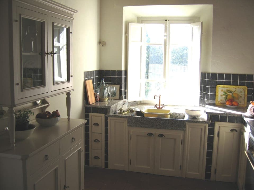 Well equipped traditional Tuscan style kitchen