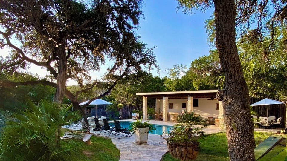 AGAVE POINT - A completely private estate with mountain top views and walking distance to the river.