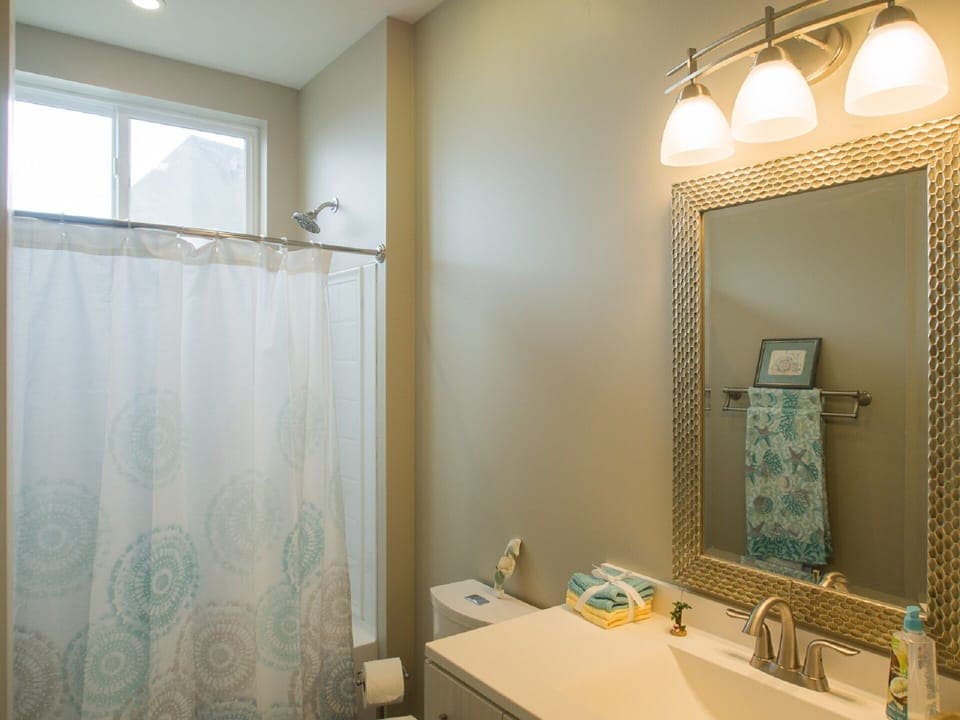 Full Bathroom