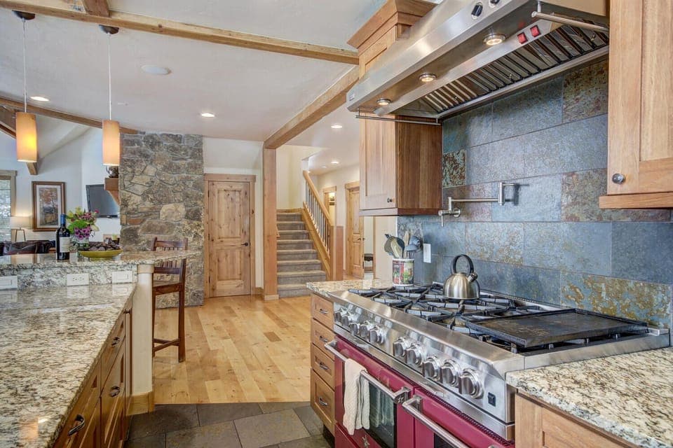 Well equipped kitchen - with Bluestar range