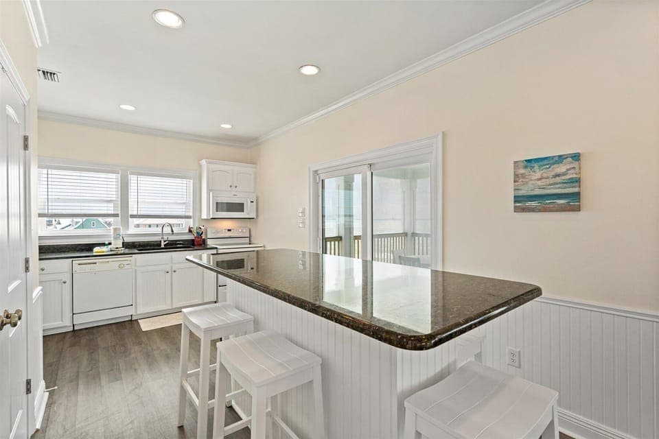 Shamrock Shores Upper Kitchen Island