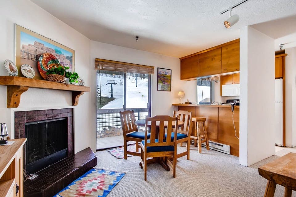 Condo, 1 Bedroom | Private kitchen | Oven, coffee/tea maker