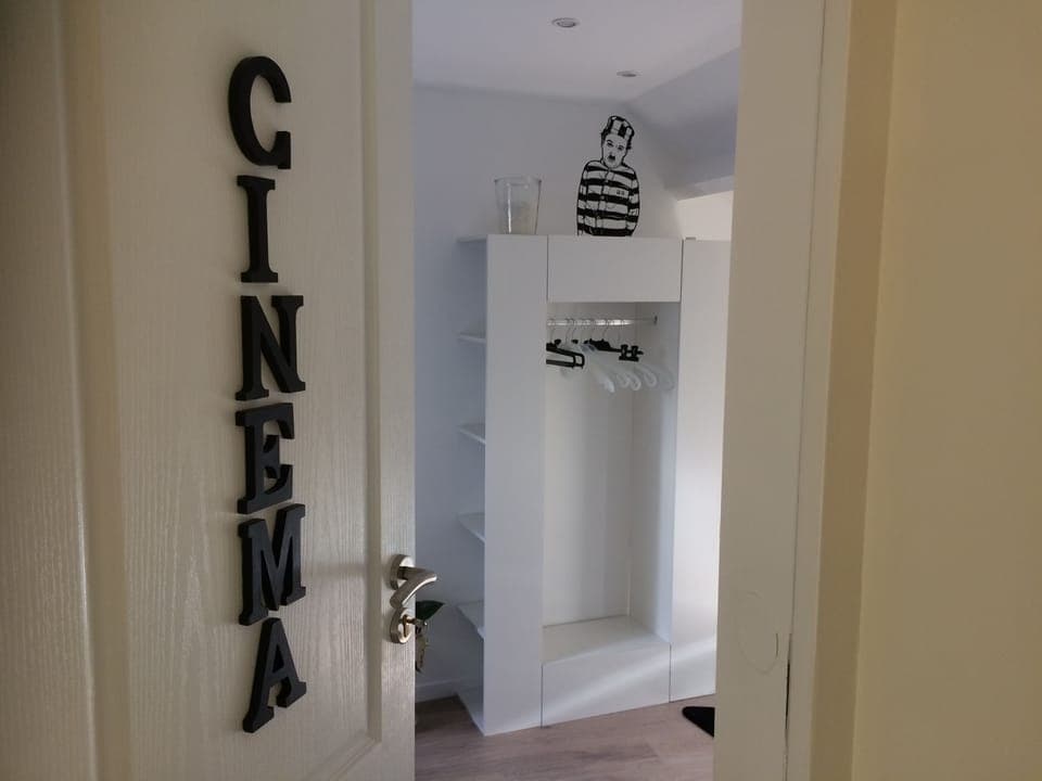 Standard Double Room, 1 Queen Bed with Sofa bed, Mezzanine (Cinéma) | Individually decorated, individually furnished, blackout drapes