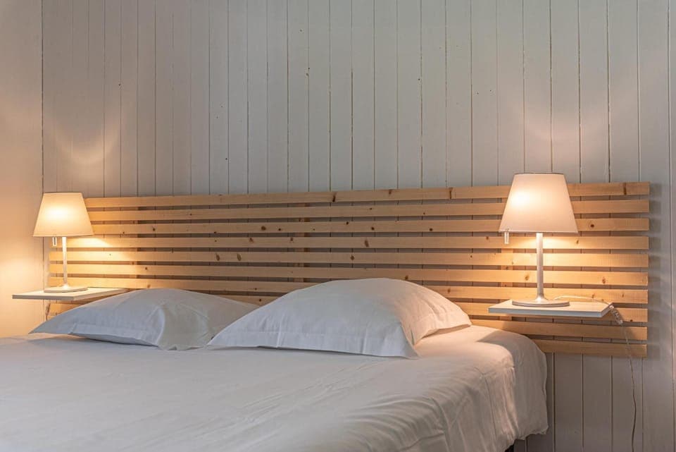 Individually decorated, individually furnished, desk, soundproofing