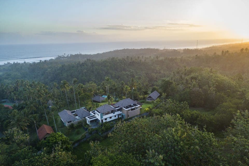 Luxury 5 Bedroom Villa near Balian Beach