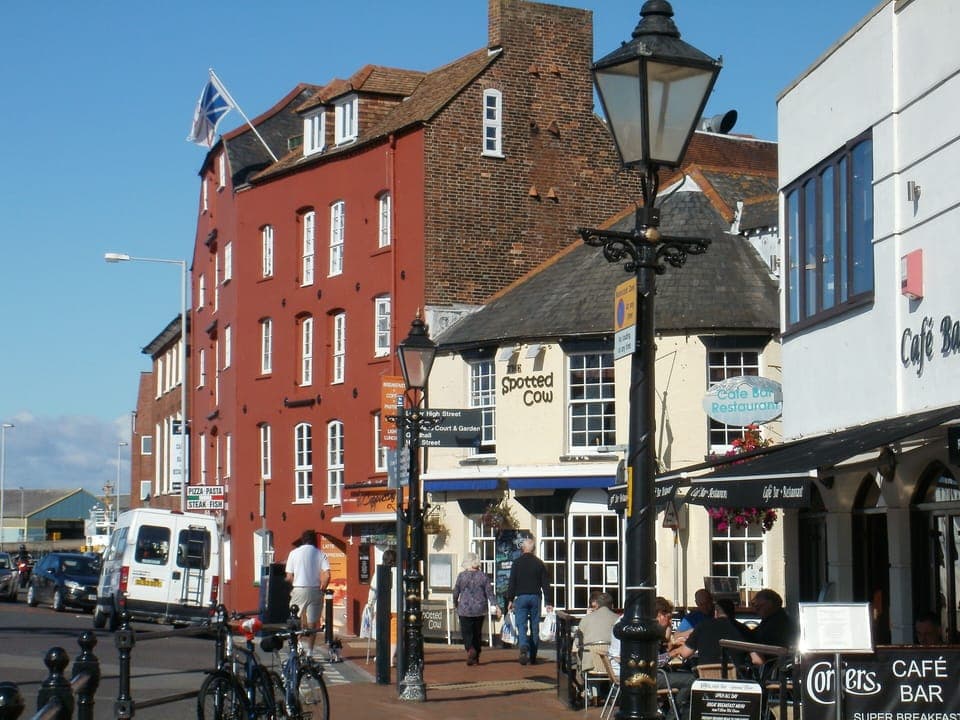 Shops and Restaurants on the Quay