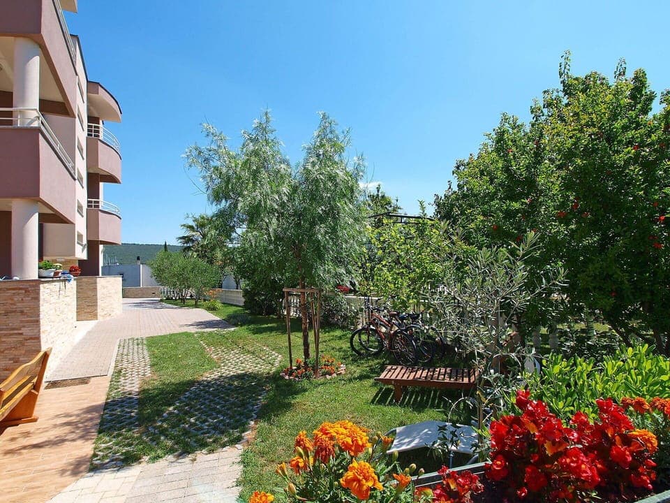 Property, Real Estate, Residential Area, Tree, Home, Building, House, Garden, Architecture, Plant
