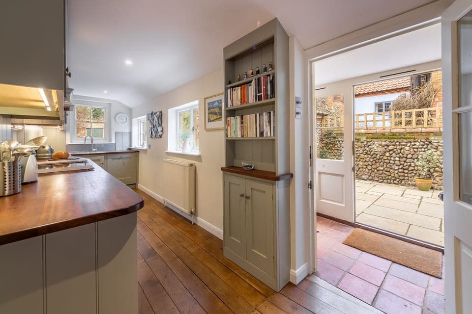 Ground floor: Porch and kitchen