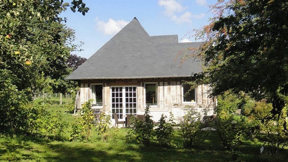 cottage for 4/5 people, in a very nice environment .