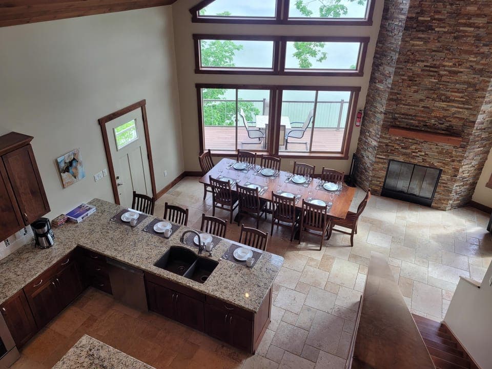 Upper floor view out the front!