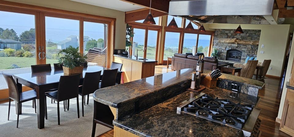 OCEAN VIEW FROM GOURMET KITCHEN!