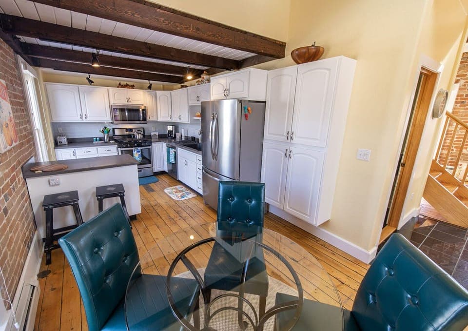 ~Full Size Kitchen
~Dining Table Seats 4
~Kitchen Island seats 2
~Refrigerator
~Dishwasher
~Microwave
~Drip Coffee Maker