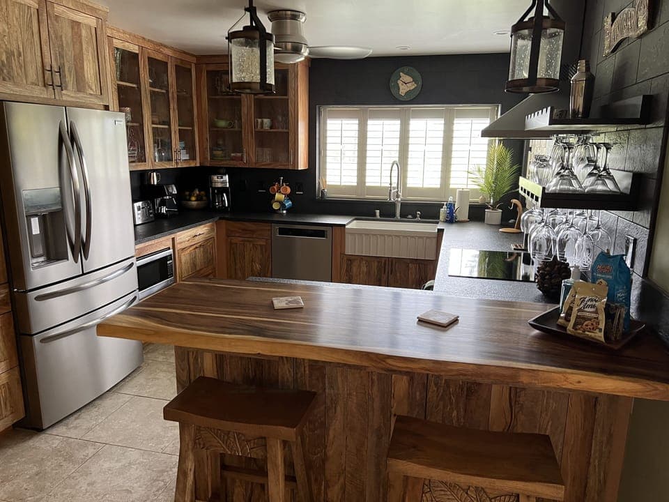 New Mango Kitchen with top of the line appliances. 