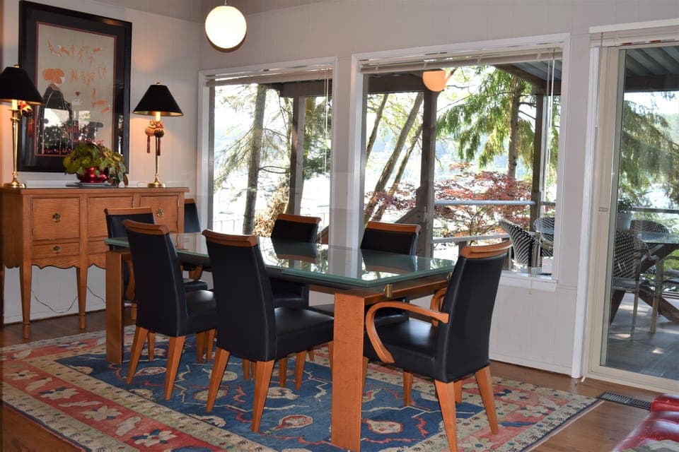 Dining area - table extends on either end to seat 8 +