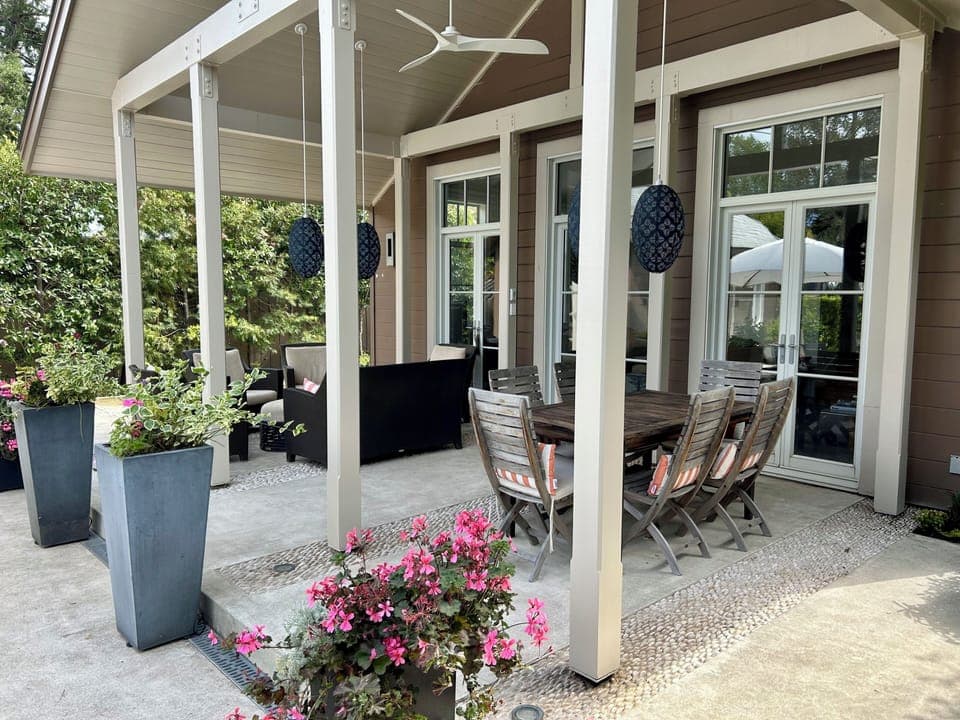 Outdoor dining