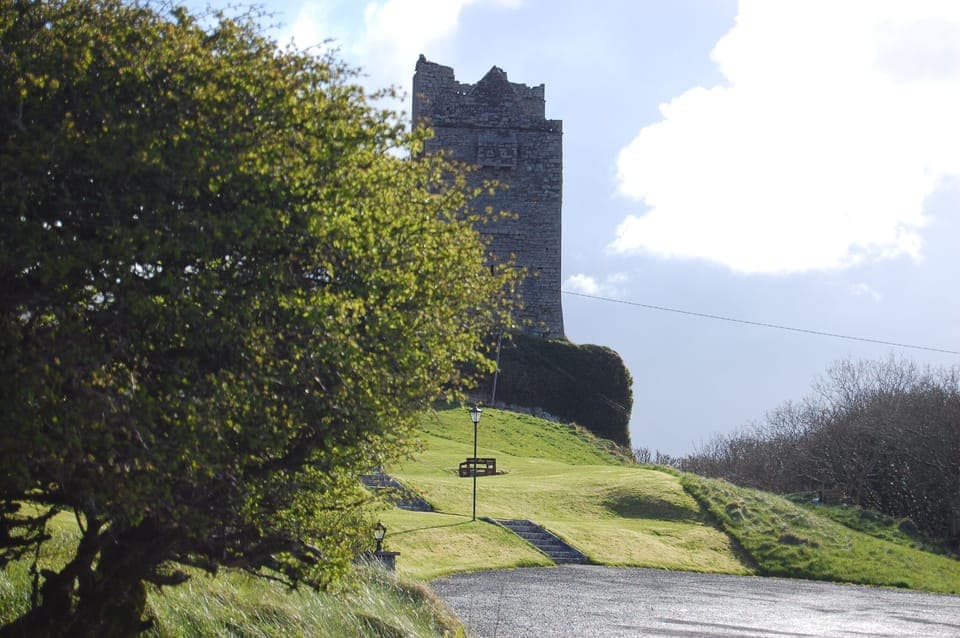 Ballinalacken Castle