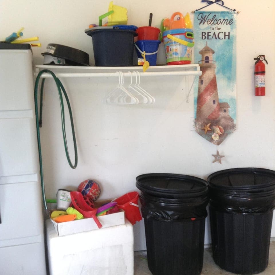 There are plenty of toys for the kids to enjoying y at the beach 