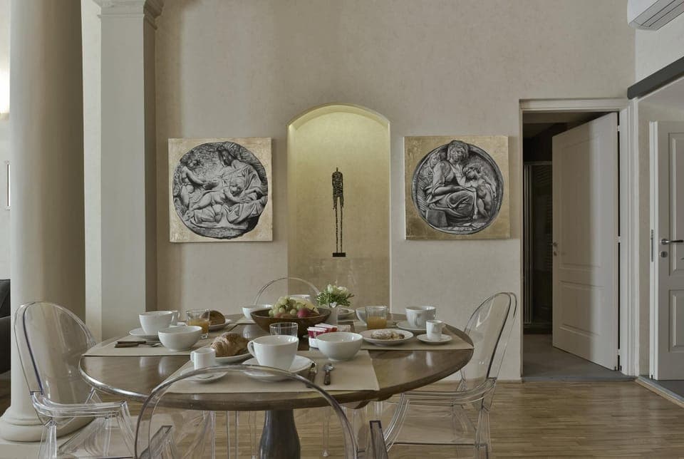 Livingroom dining area 