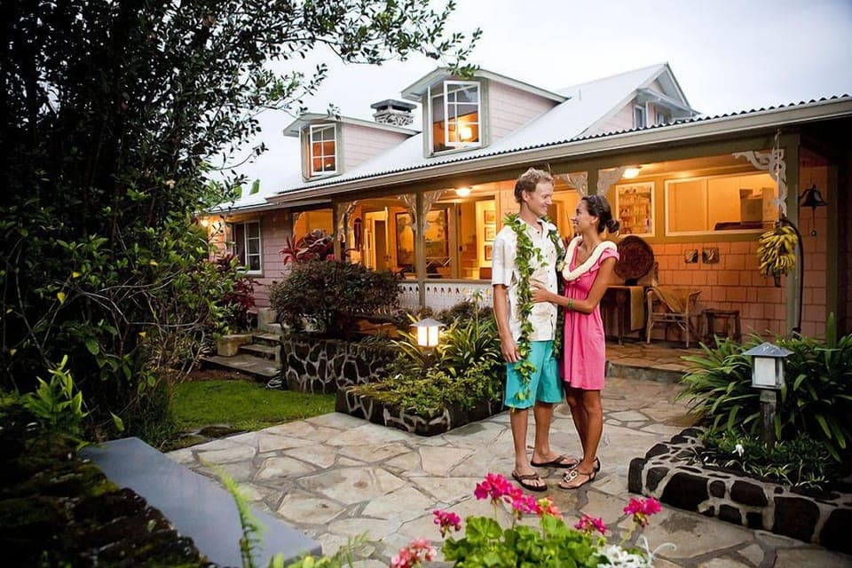 Join us in Holualoa for a lovely stay that will delight the senses!