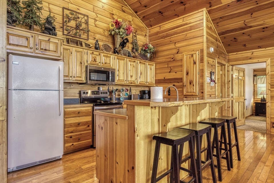 Smoky Mountain Cabin with a View "Getaway Mountain Lodge" - Bar top and fully furnished kitchen