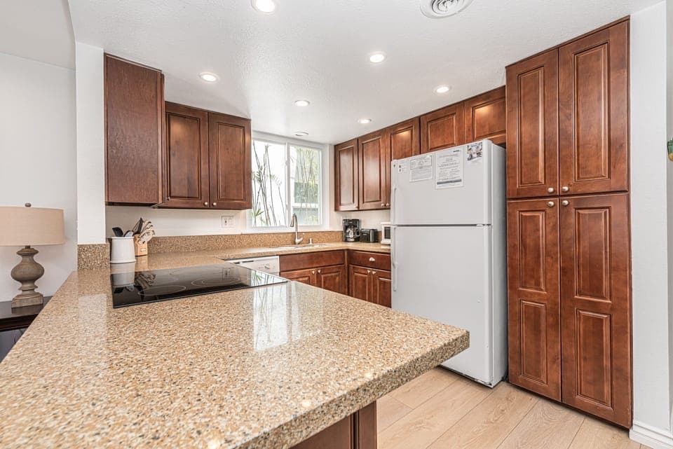 Kitchen is fully-stocked with dishes, cooking, baking and meal prep gear. All standard large and small appliances included. See listing description for more supply details.
                