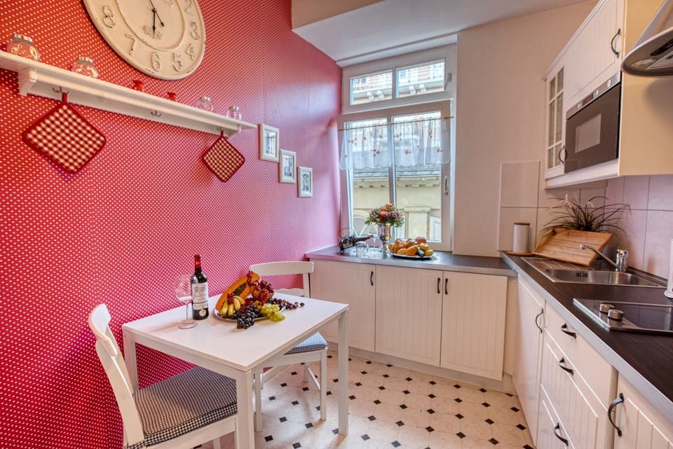 Superior Double Room, Private Bathroom, City View | Shared kitchen | Highchair