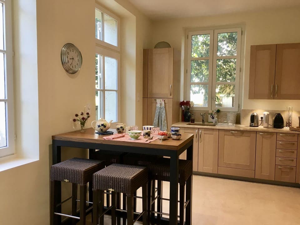 Kitchen with beakfast bar