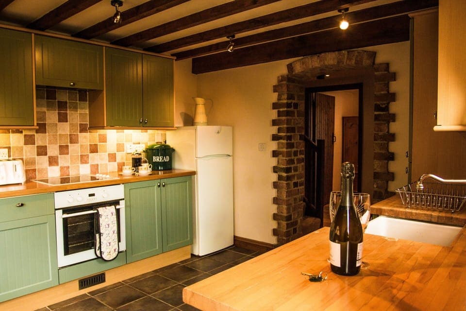 Fully fitted kitchen