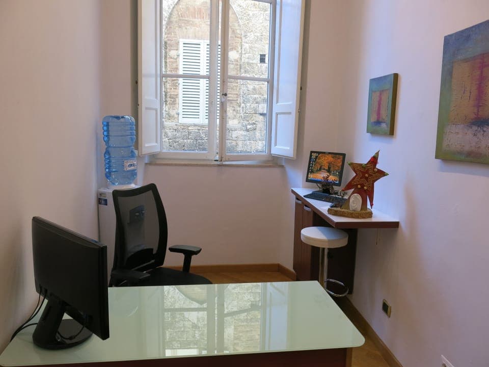 Check-in/check-out kiosk