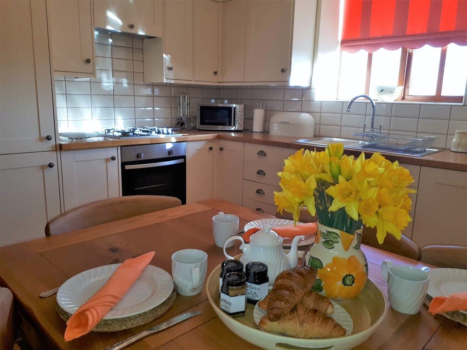 Fully Equipped Dining Kitchen 