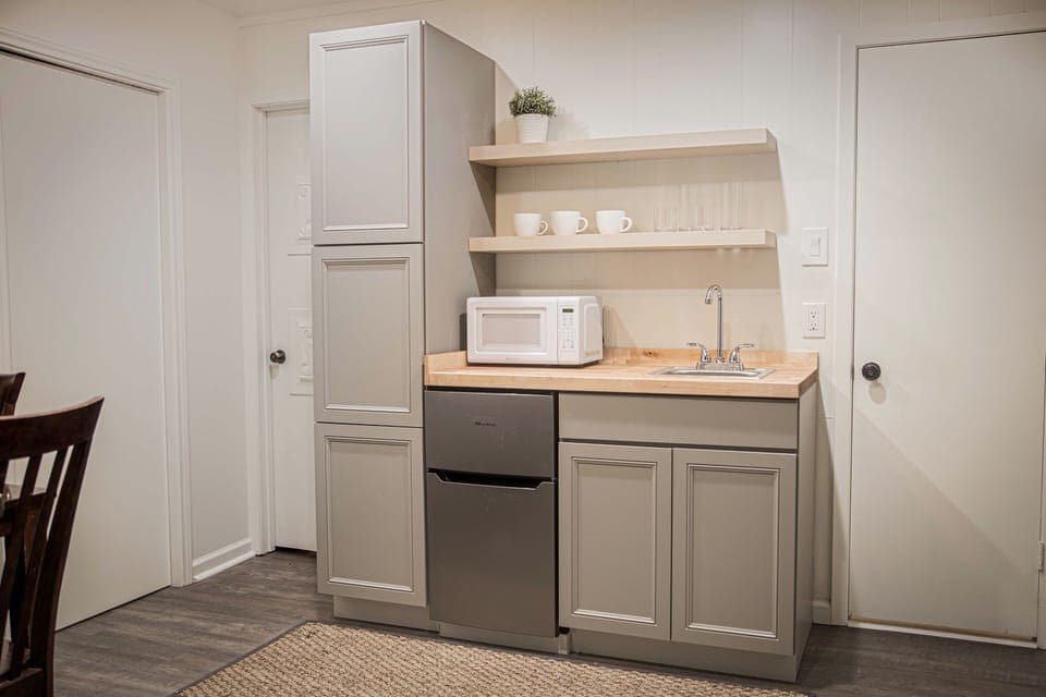 Wet bar with breakfast table.