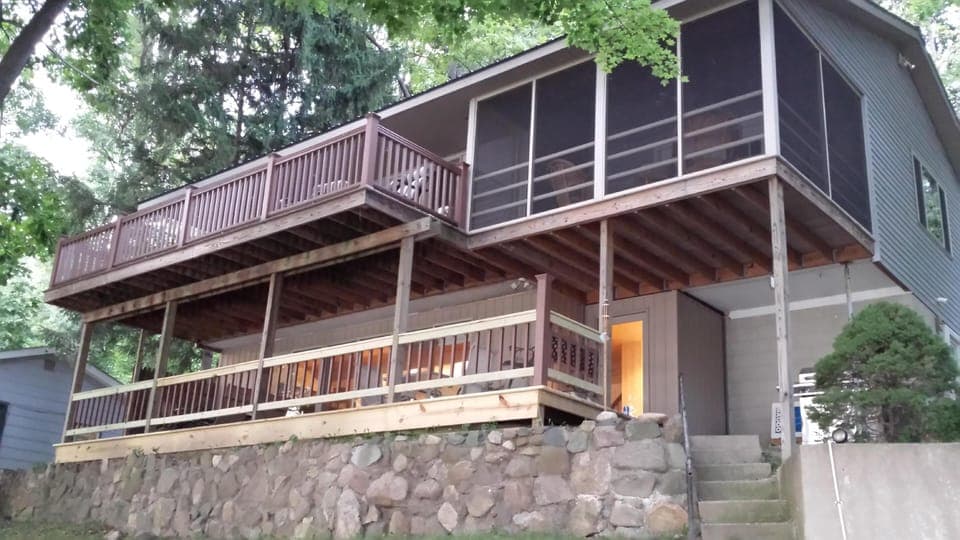 House facing the Lake 