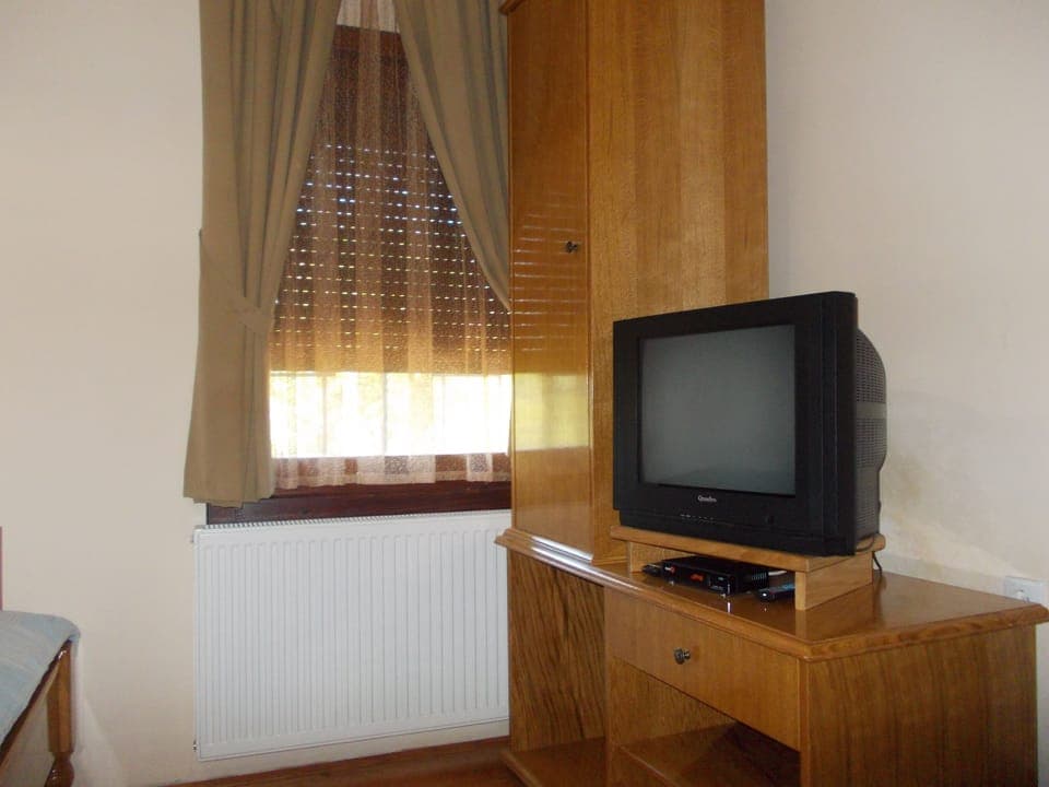 Twin Room | Iron/ironing board, free WiFi