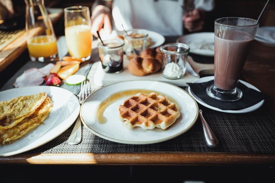 Daily buffet breakfast for a fee