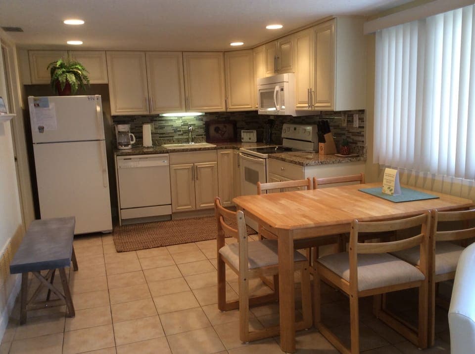 Full sized kitchen 