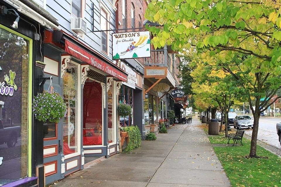 Golden Glen is only 15 mins from the quaint village of Ellicottville. 