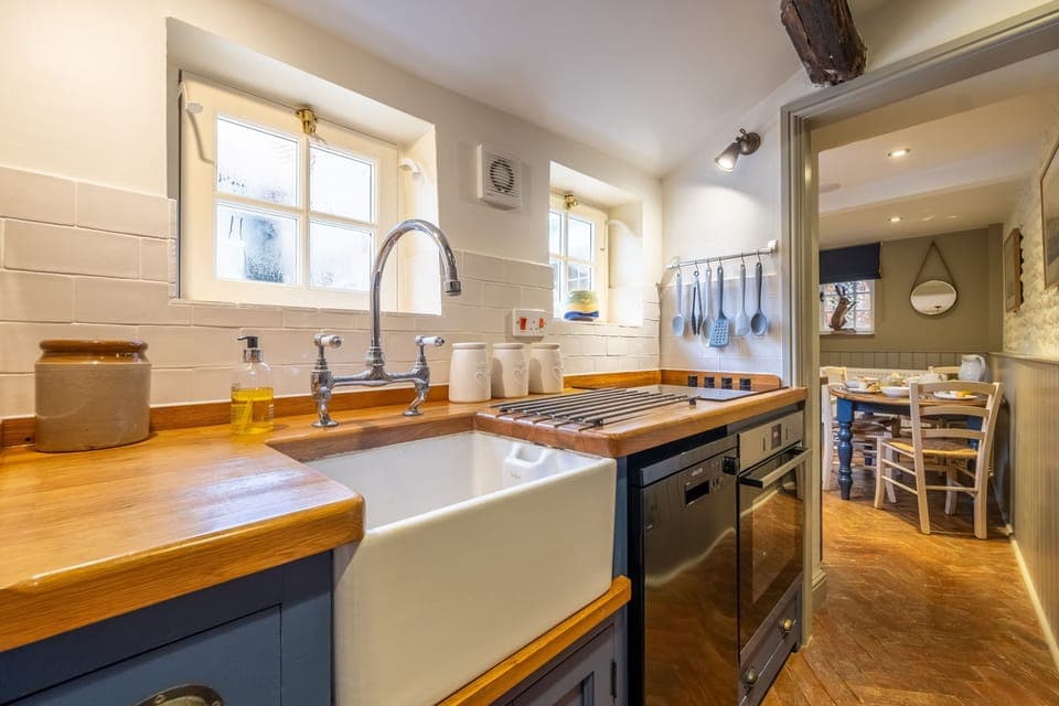 Yew Tree Cottage, Blakeney: Well-equipped kitchen leading to dining area